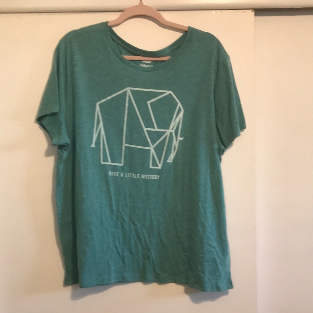 New with tags cute tee shirt with geometric elephant on front size xxl women’s